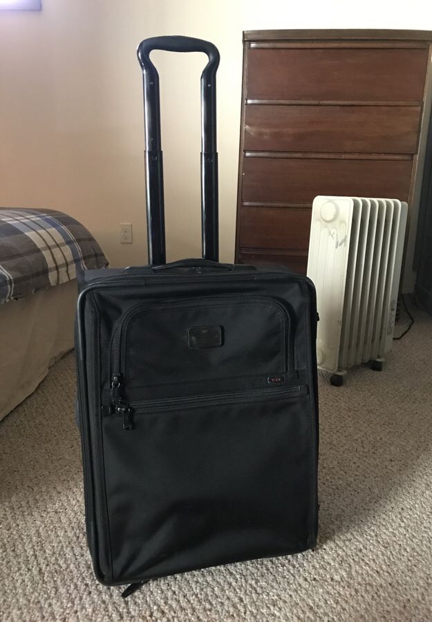 Tumi Alpha Continental 2 Wheeled 20" Expandable Carry On Suitcase 22021DH Black