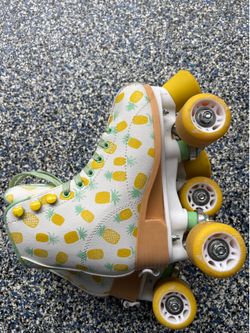 Excellent condition girls rollerskates  adjustable size