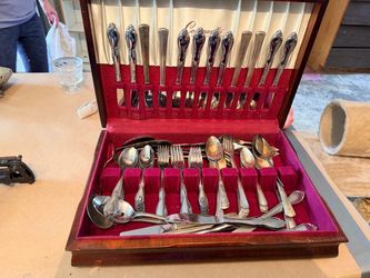 Community Silverplate Flatware Set with Wooden Chest – $45
