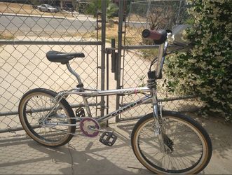 1990 DYNO COMPE SELLING FRAME FORKS AND BARS ONLY for Sale in Riverside CA OfferUp