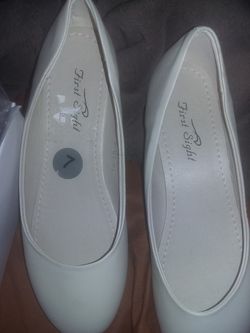 Size 7 nude flats