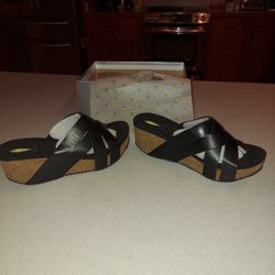 WOMENS SIZE 10 VOLATILE MARVELZ WEDGED SANDALS NEW IN BOX