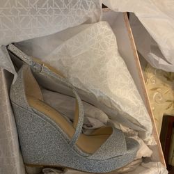 New Badgley Mischka Wedges Size 5.5