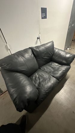 Nice! Black Leather Sofa Super Comfortable In Great Shape!