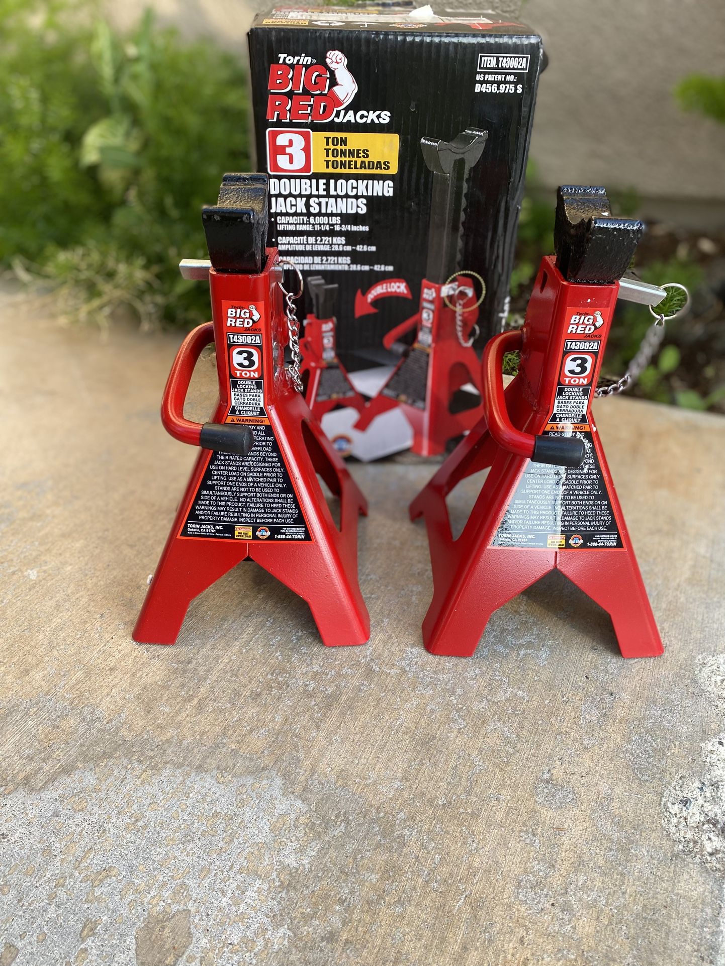 Selling Two New BIG RED Jack Stands , 3 tons double locking