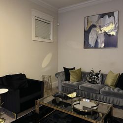 Modern Black Accent Chair – Great Condition