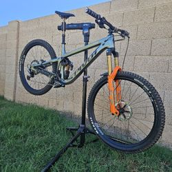 2024 Pivot Firebird XT/XTR, Size Large