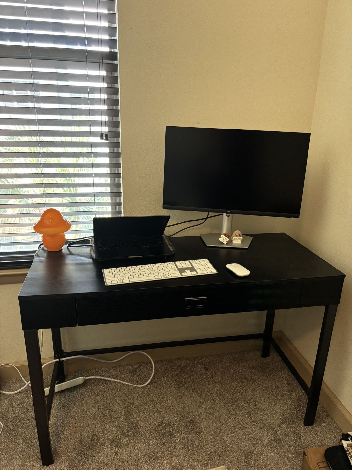 Black Desk