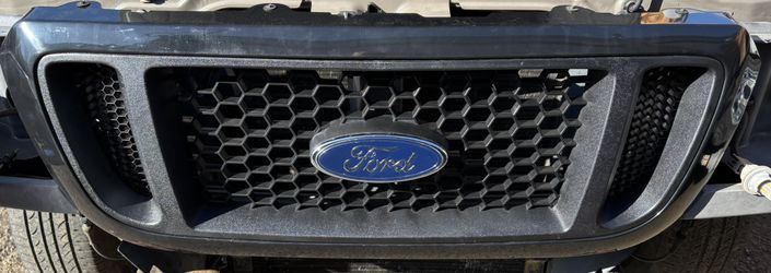2004 - 2011 Ford Ranger Grill. NEW