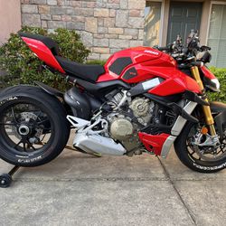 2022 Ducati Streetfighter V4S