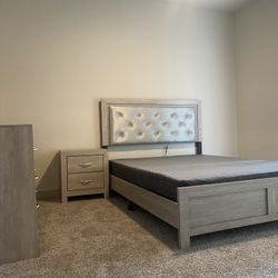 New 4ps Beige Queen Bedroom set (Mattress not Included)