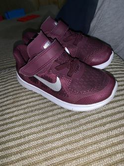 Girl Nike shoes 9C