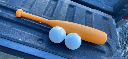 Kids plastic bat with baseballs