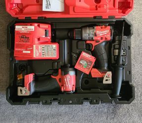 Milwaukee M18 FUEL 18V Brushless Hammer Drill and Impact Driver Combo Kit with Charger (NEW)