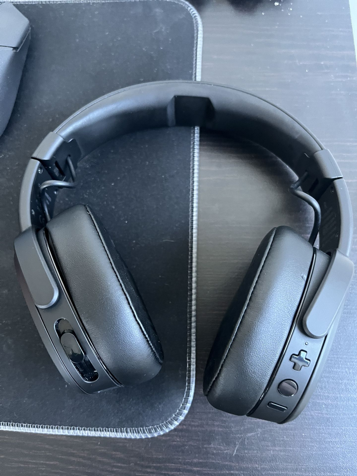 SkullCandy headphones ADJUSTABLE BASS