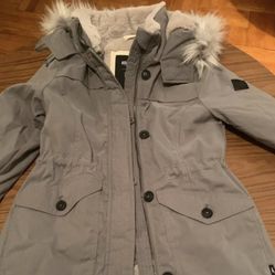 Hollister Heritage Parka Gray S SMALL New for Sale in Buena Park