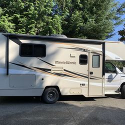 2016 Winnebago Minnie Winnie 22R