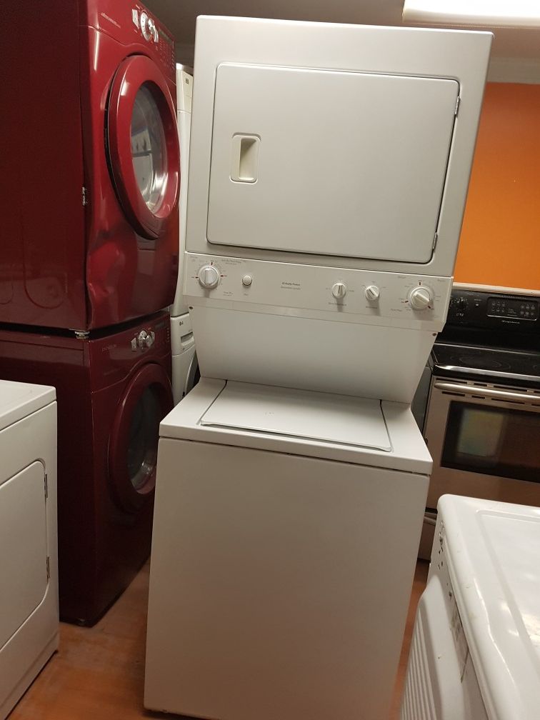 Stackable washer and dryer set