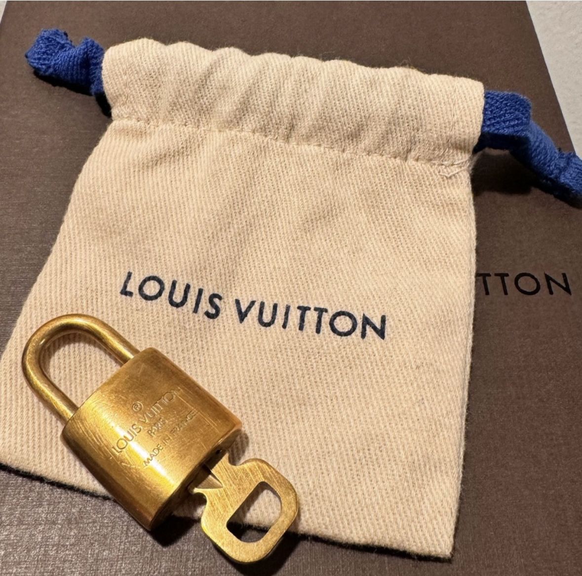 100% Authentic LV lock & Key #320 