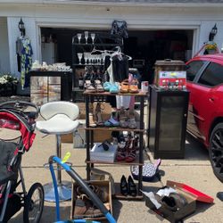 Garage Sale 32345 Kelly Rd