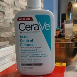 Moisturizing cream CeraVe