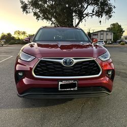 2021 Toyota Highlander Hybrid · XLE Sport Utility 4D
