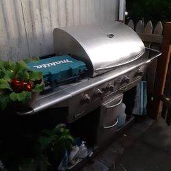 Bbq Grill. Kirkland /costco Brand. 150 Obo