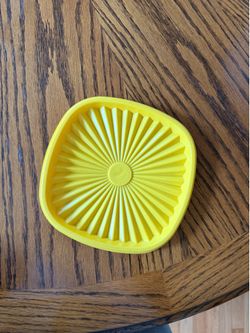 Plastic container lid