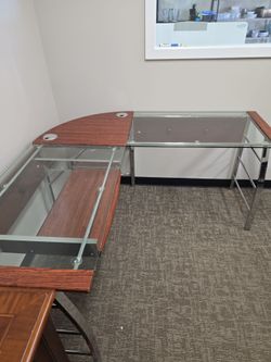 Corner desk