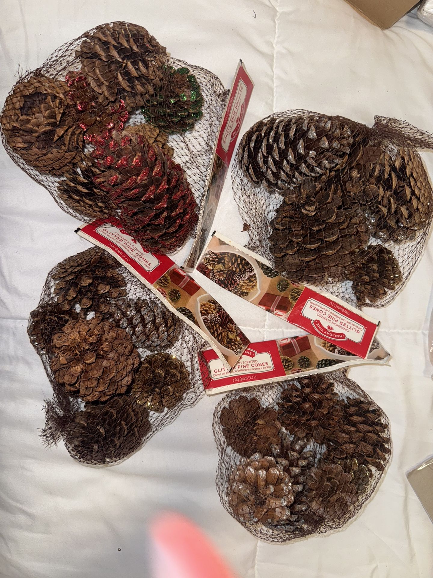 Cinnamon Scented Glitter Pine Cones