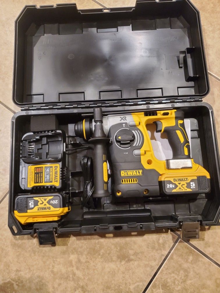 DEWALT
20V MAX XR Cordless Brushless 1 in. SDS Plus L-Shape Rotary Hammer with (2) 20V 5.0Ah Batteries and Charger