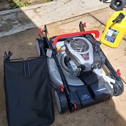 Murray Self Propelled Mower New $300 price is/ Nueva Precio Firme $300