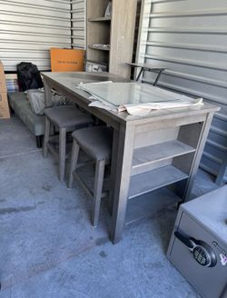 Kitchen table with Barstools