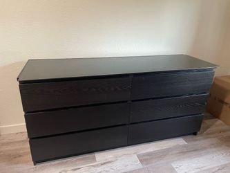 6 drawer dresser with Glass