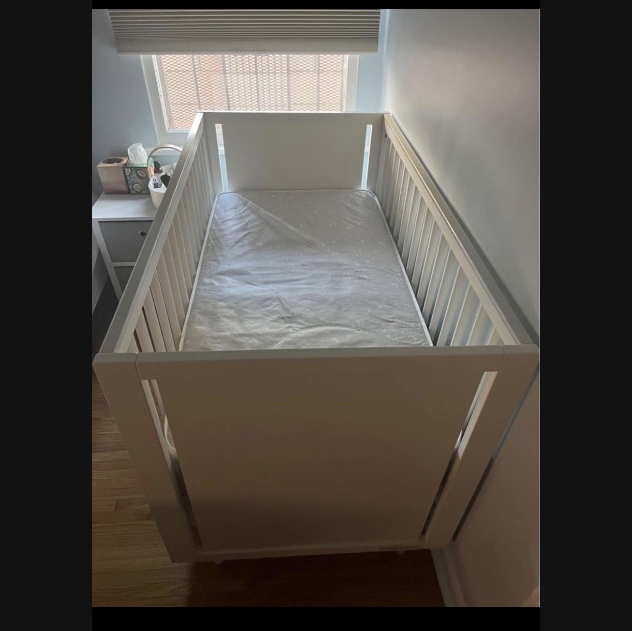 Pottery barn Reese crib in great condition, With toddler conversion and pottery barn mattresses 250