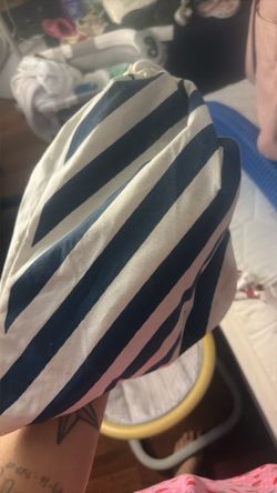 Woman’s 9 / men’s 7  custom beetlejuice vans