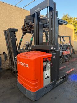 Toyota electric forklift