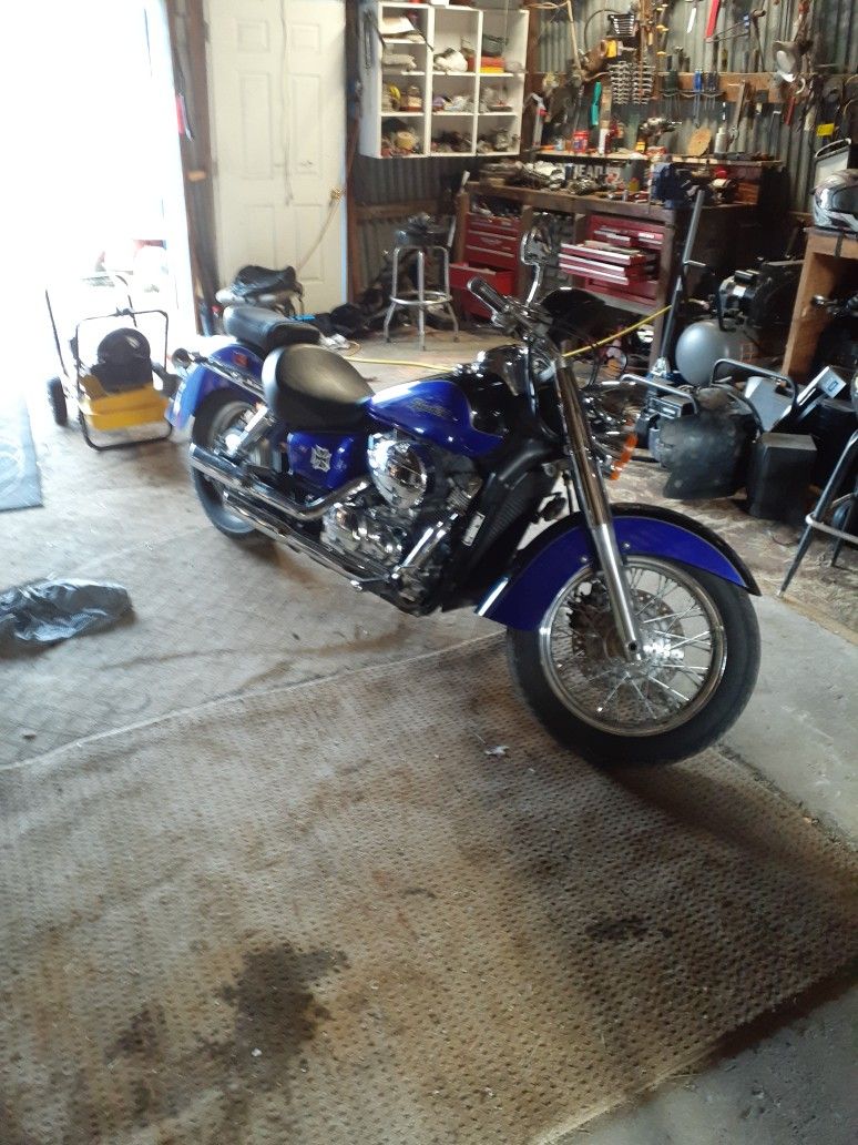 Photo 2004 Honda Shadow VCA 17000 Mi In Excellent Condition