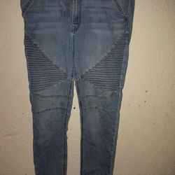 Ladies NO BOUNDARIES skinny Jeans 