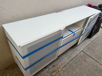 Tv Stand. Right drawer is a little janky when closing. Pickup only