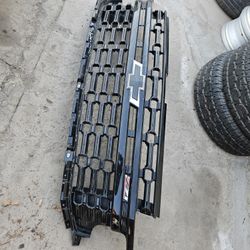 Chevy Tahoe Suburban Grille Oem