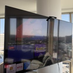 70 inch Roku with the Mount 