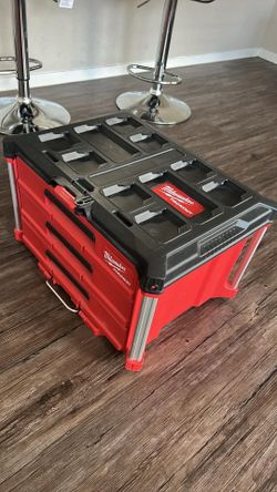 Milwaukee packout and battery combo