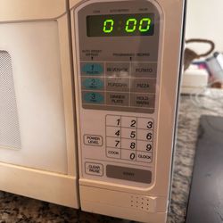 Compact microwave