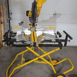 DEWALT Miter Saw And Stand