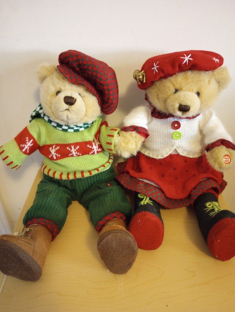 CHRISTMAS SINGING BEARS (Like New)