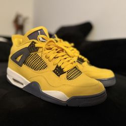 Jordan 4 Retro Lightning Size 10