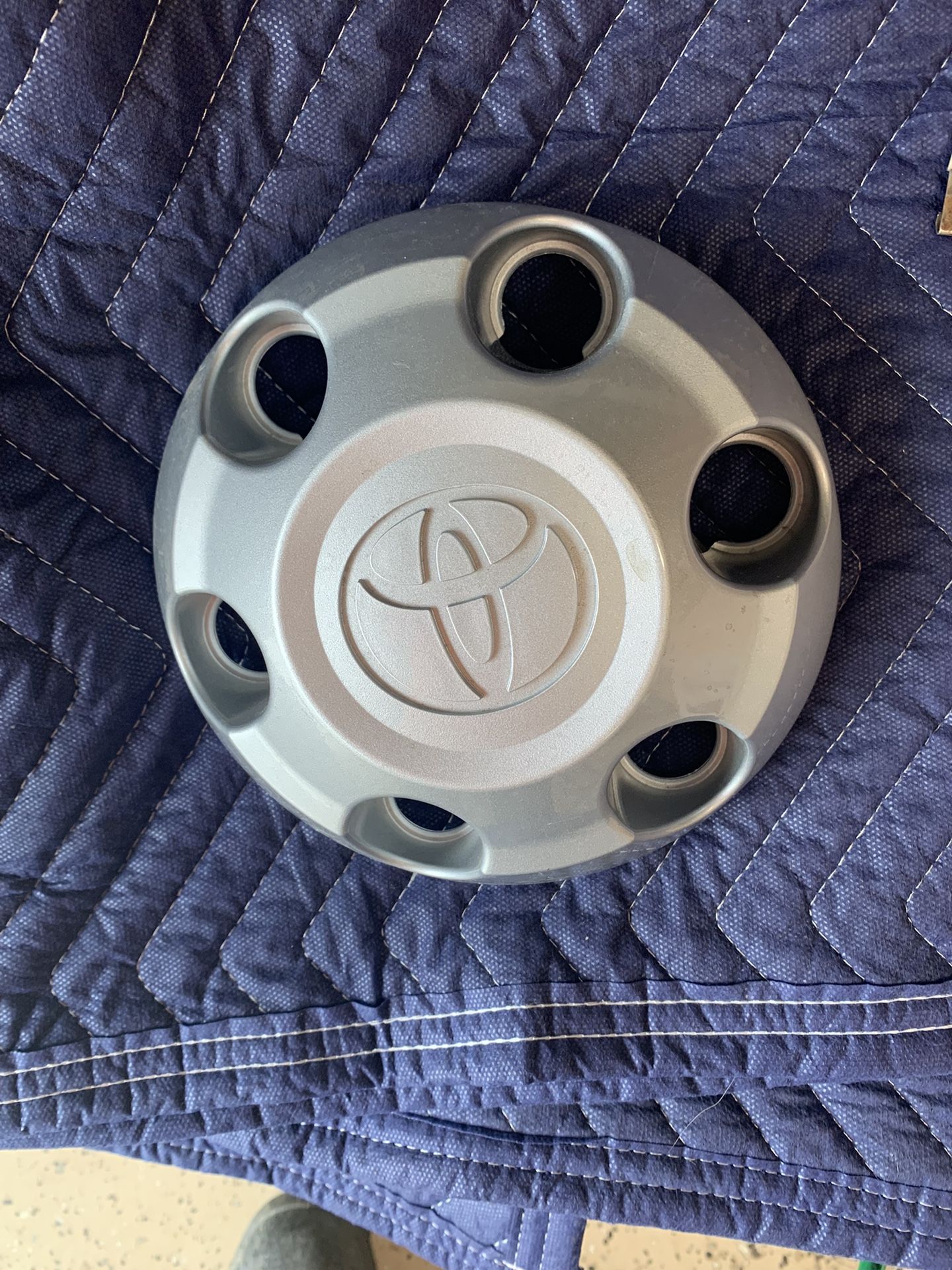 Toyota 6 Lug Centre Cap