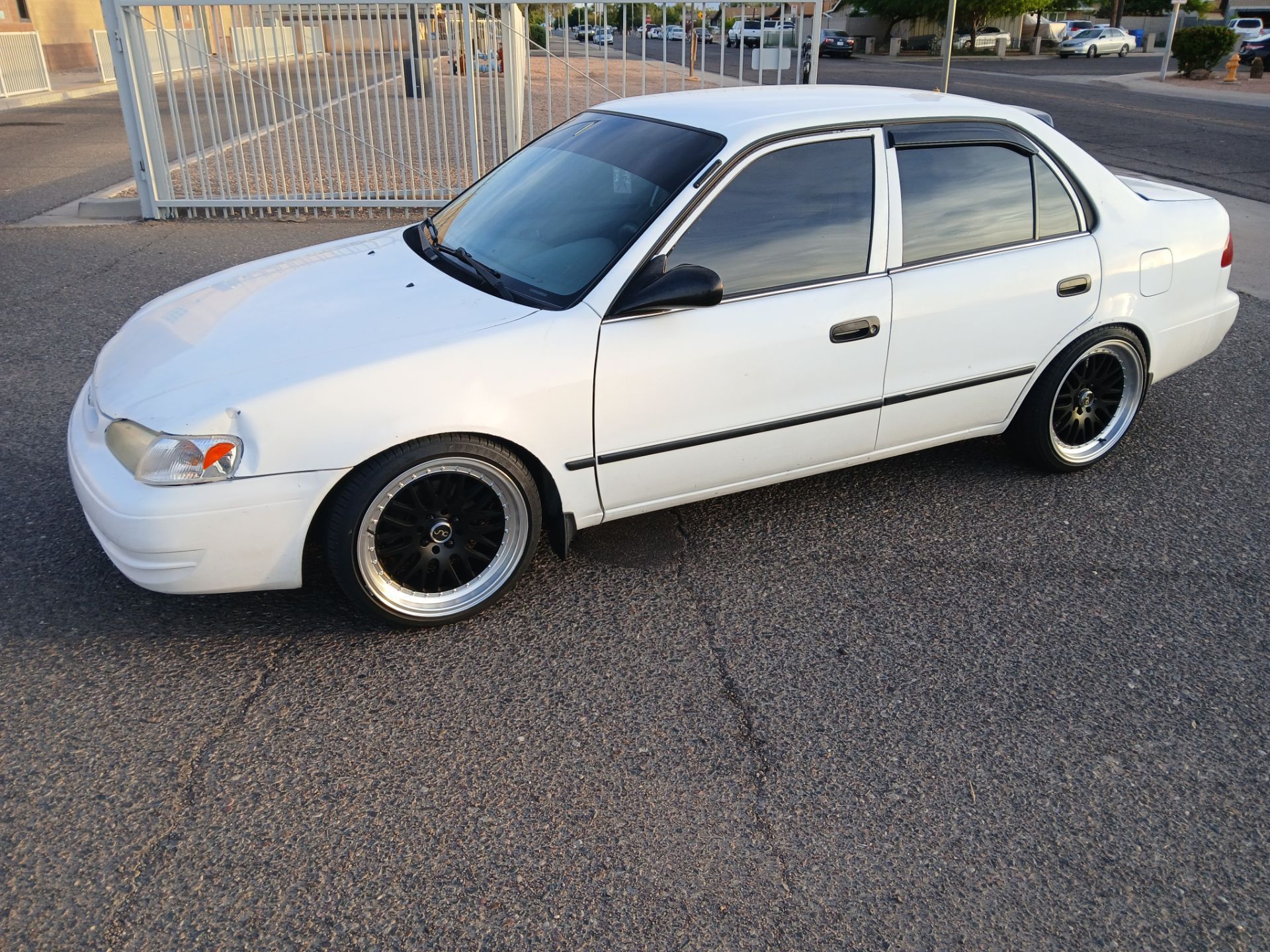 TOYOTA COROLLA STANDAR 5 SPEED YEAR 2000 CLEAN TITLE MOTOR 4 SILINDER 1.8 RUNS GOOD A/C COOL RIMS 17..MILES 196,917