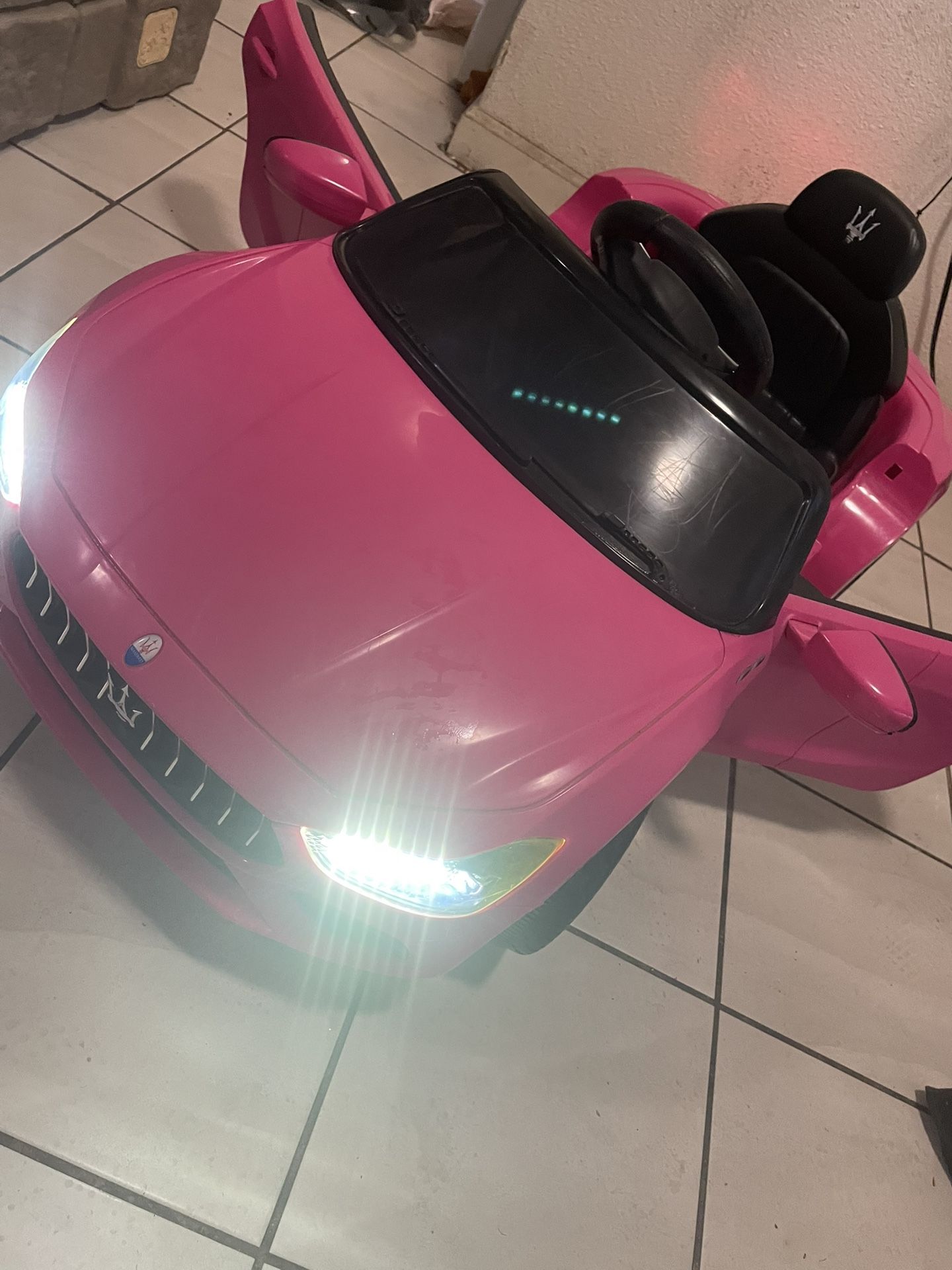 Drivable Car ,with Remote And Charger For Toddlers